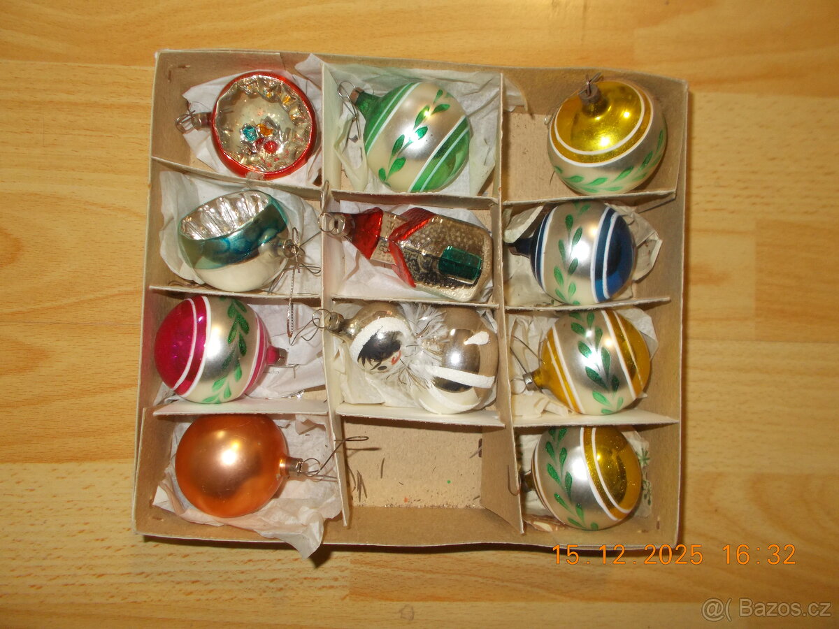 Prodej vánočních ozdob. - 11