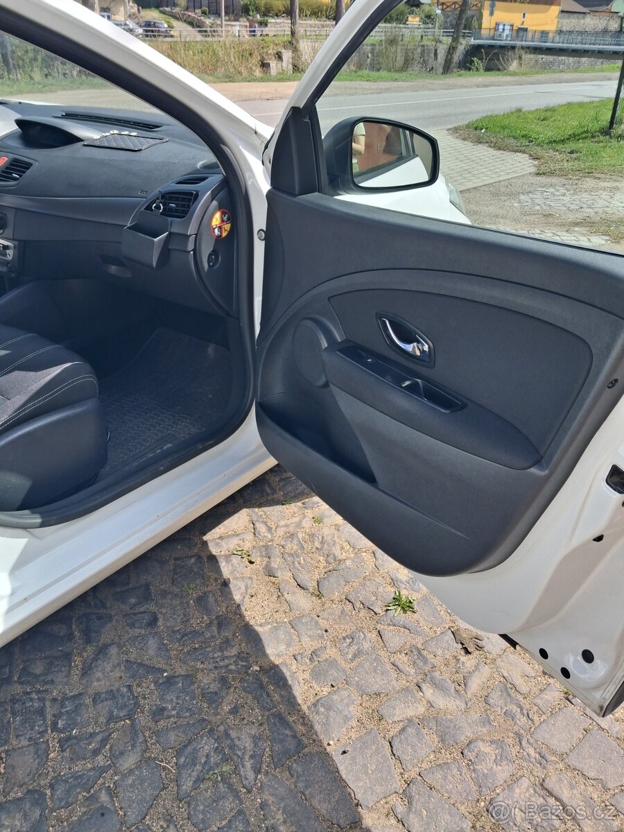 Renault Fluence 1.5dci - 11