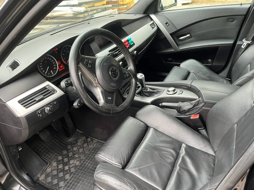 BMW E60 525i - 11