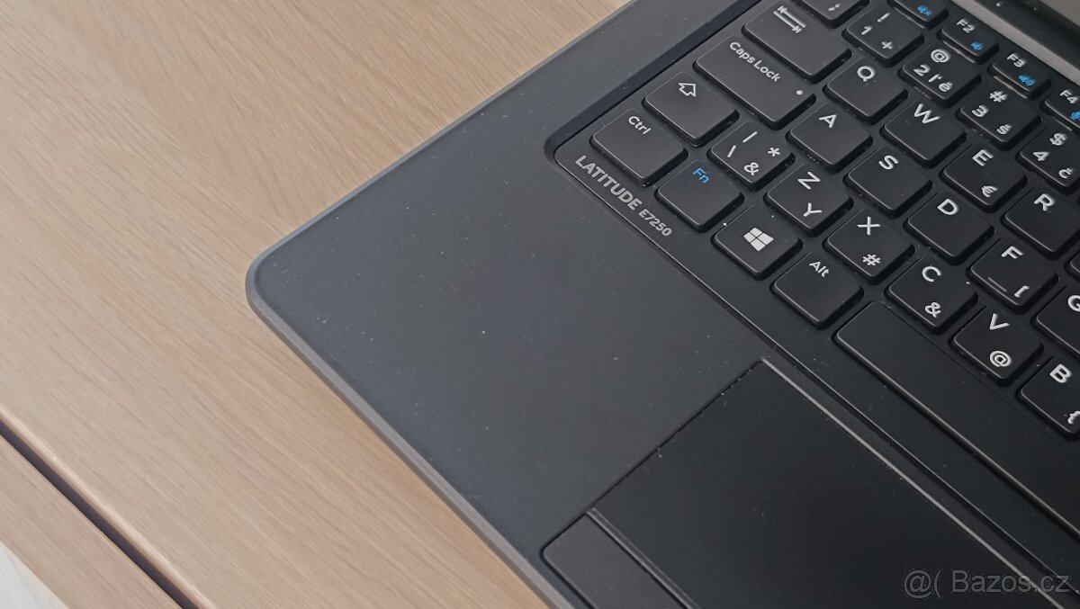 12,5" ultrabook Dell Latitude 7250 Core-i5,SSD,nová baterie - 11