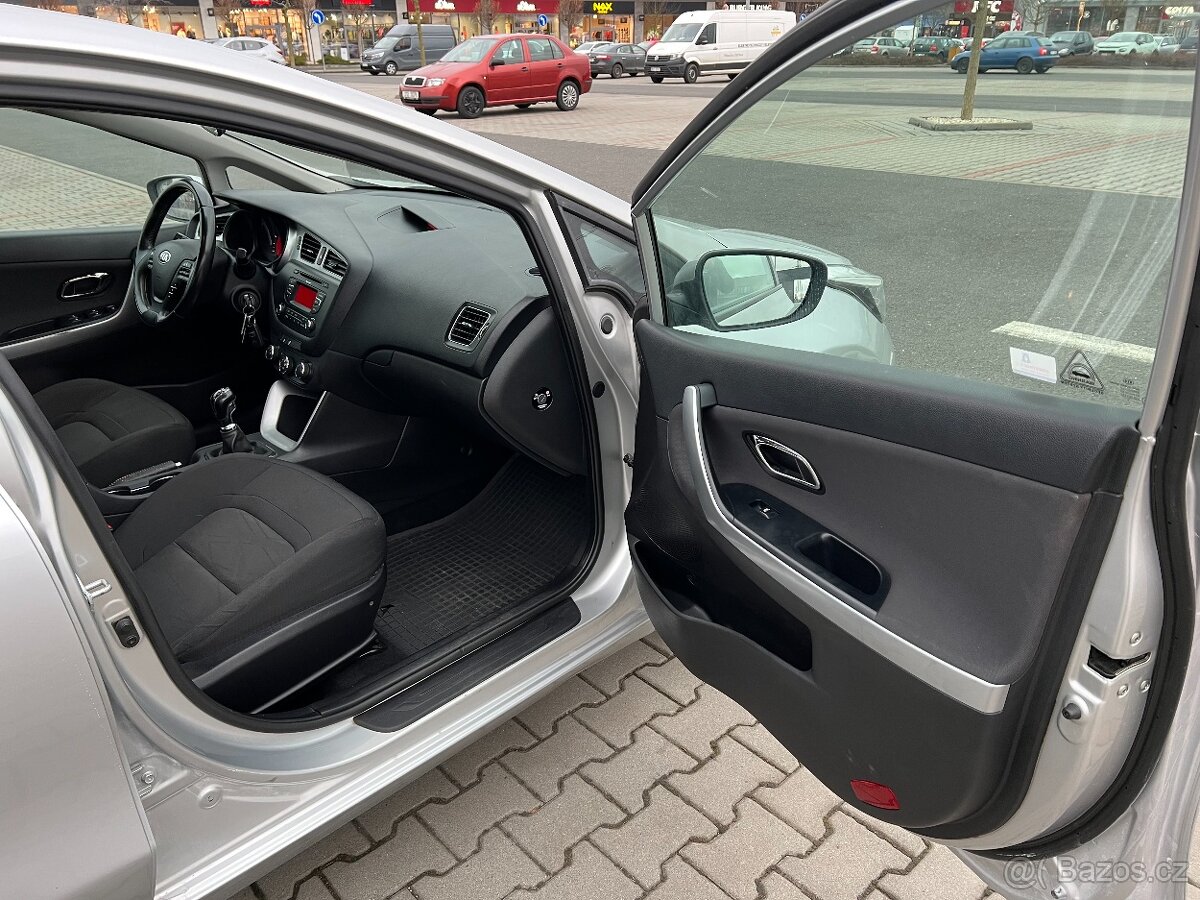 Kia Ceed 1.4i CVVT koup. ČR 2 maj 6 rychlostí - 11