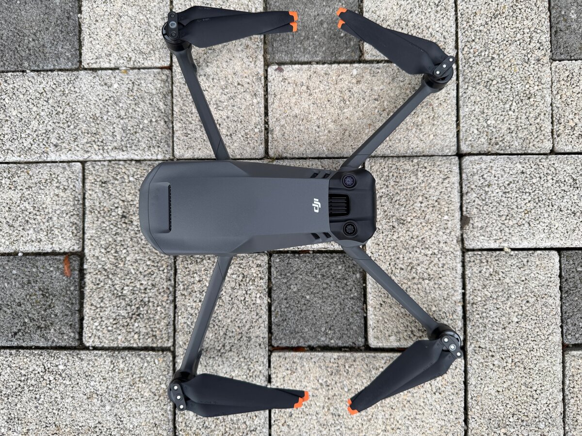DJI Mavic 3 Cine Premium Combo - 11