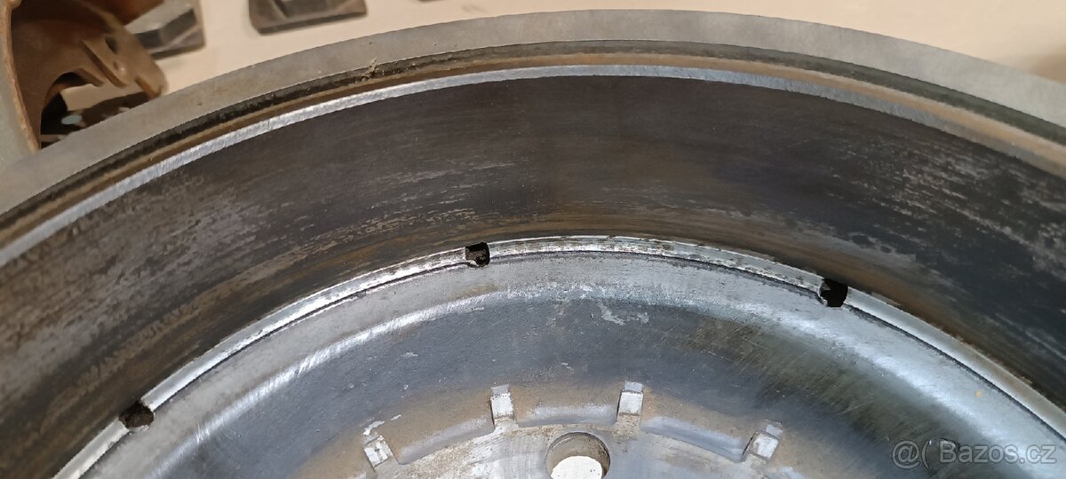 Lada Niva díly + kola - 11