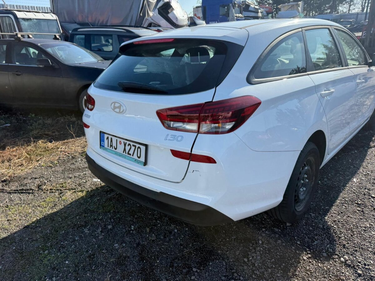 Hyundai I30 combi 1.5i automat2025 5000km - 11
