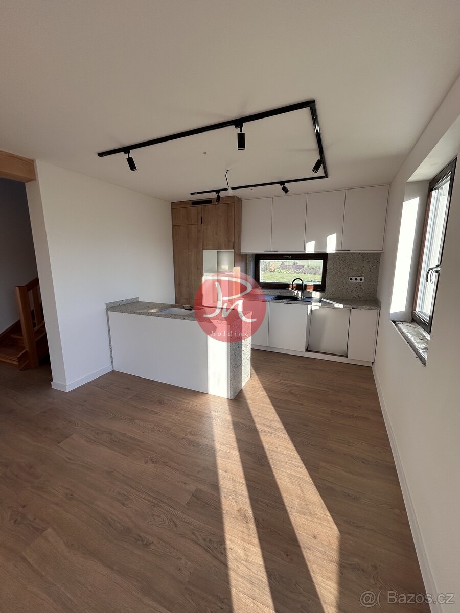 Pronájem novostavby rodinného domu 5+KK, 149 m², s pozemkem - 11