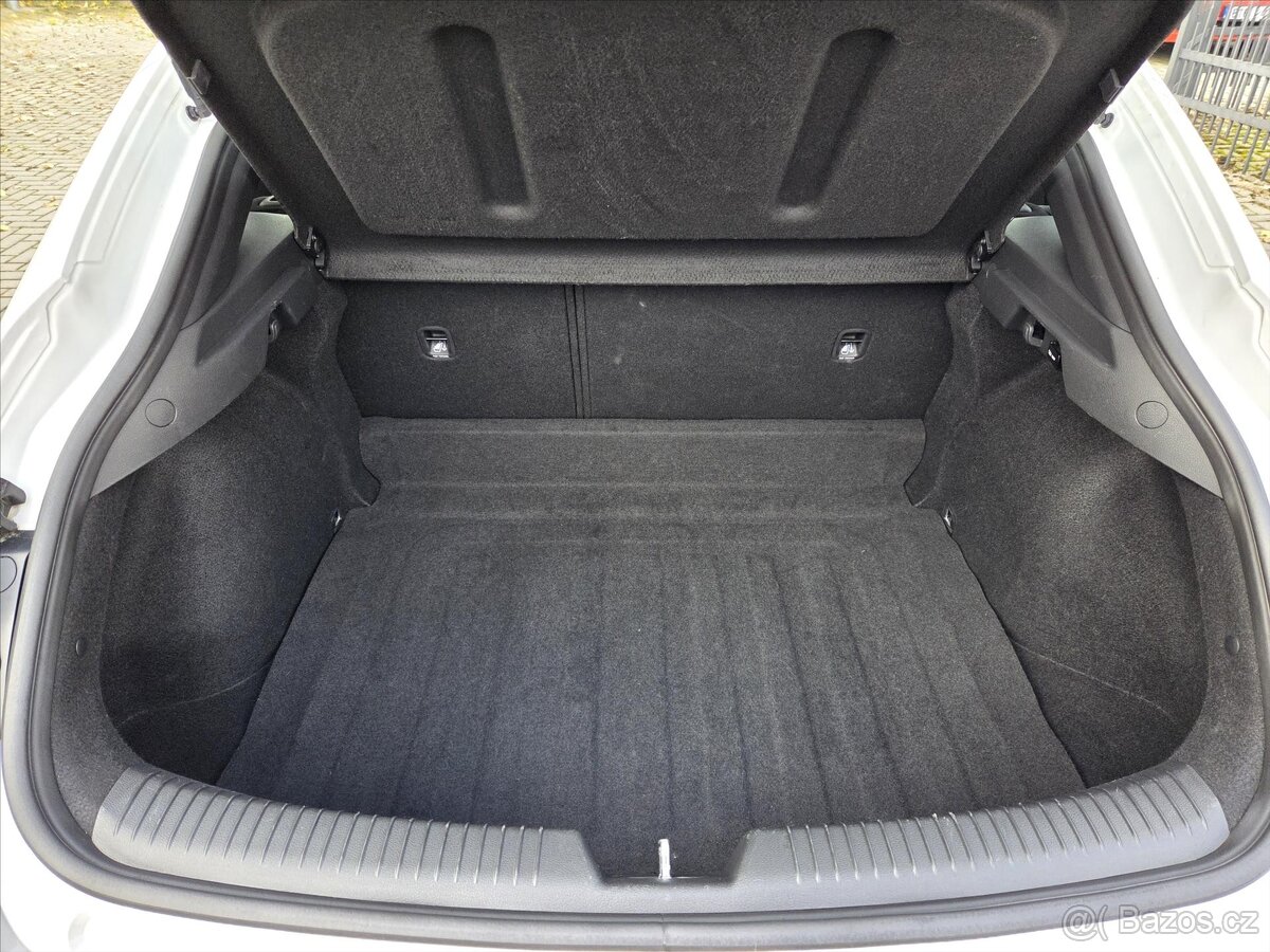 Hyundai i30 1.0T-GDi Trikolor Fastback - 11