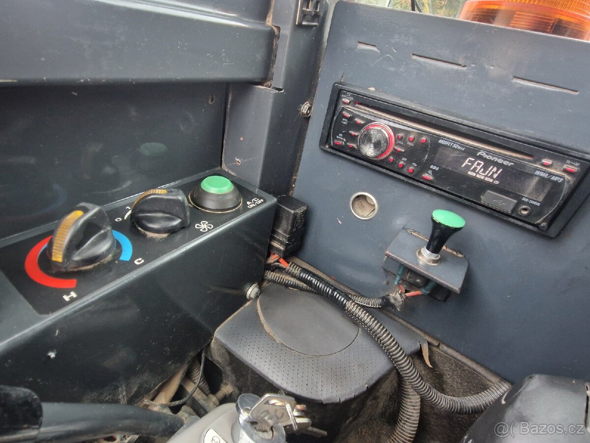 Mini bagr KOMATSU PC35 MR2 - 11