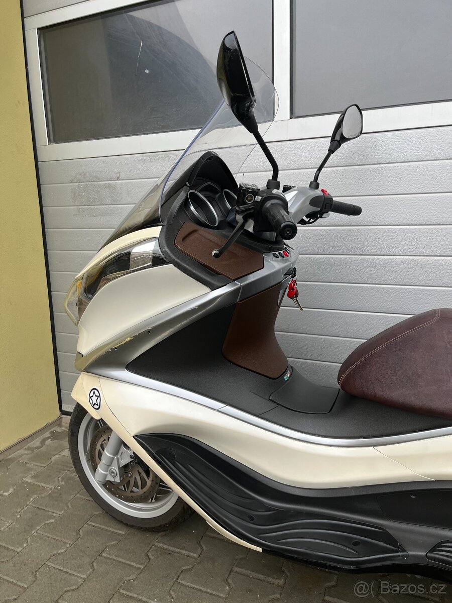 Piaggio X10 125 - 11