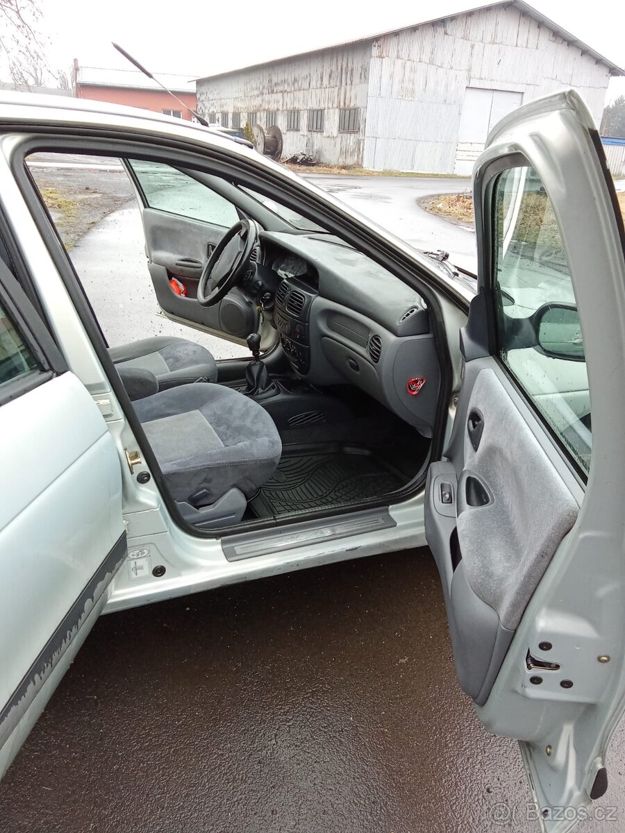 Renault Megané 1.6 16v Grandtour - 11