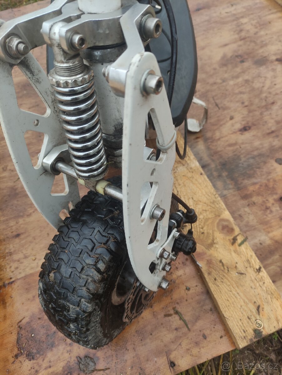 Koloběžka Flux. - 11