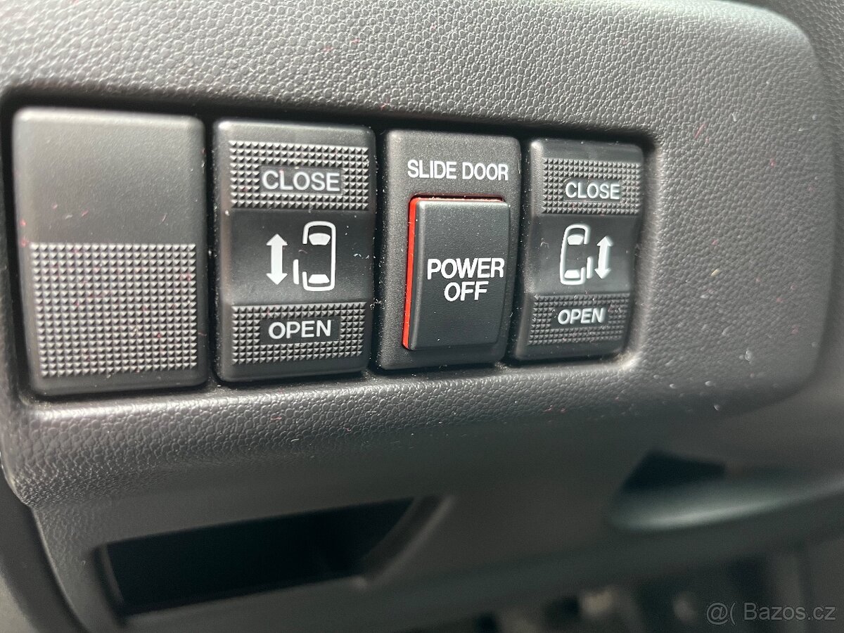 Mazda 5 GTA 2.0 benzin 7 Míst r.v.2010 - 11