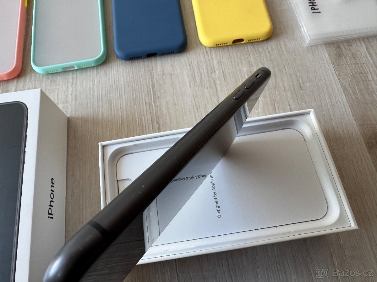 Apple iPhone 11 , paměť 256 GB , černý, pěkný - 11