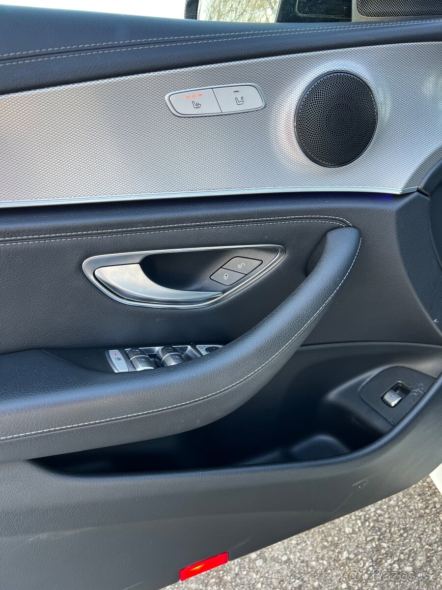 Mercedes-Benz E220d 4Matic / AMG Line /Dph - 11