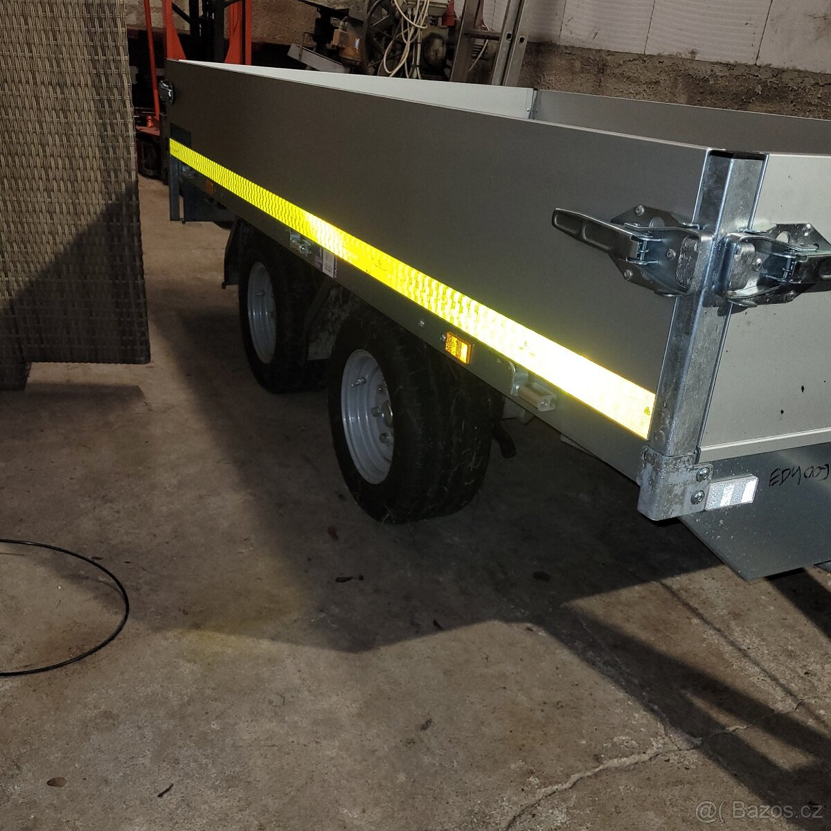 Brzděný přívěs EDUARD 4 - 11