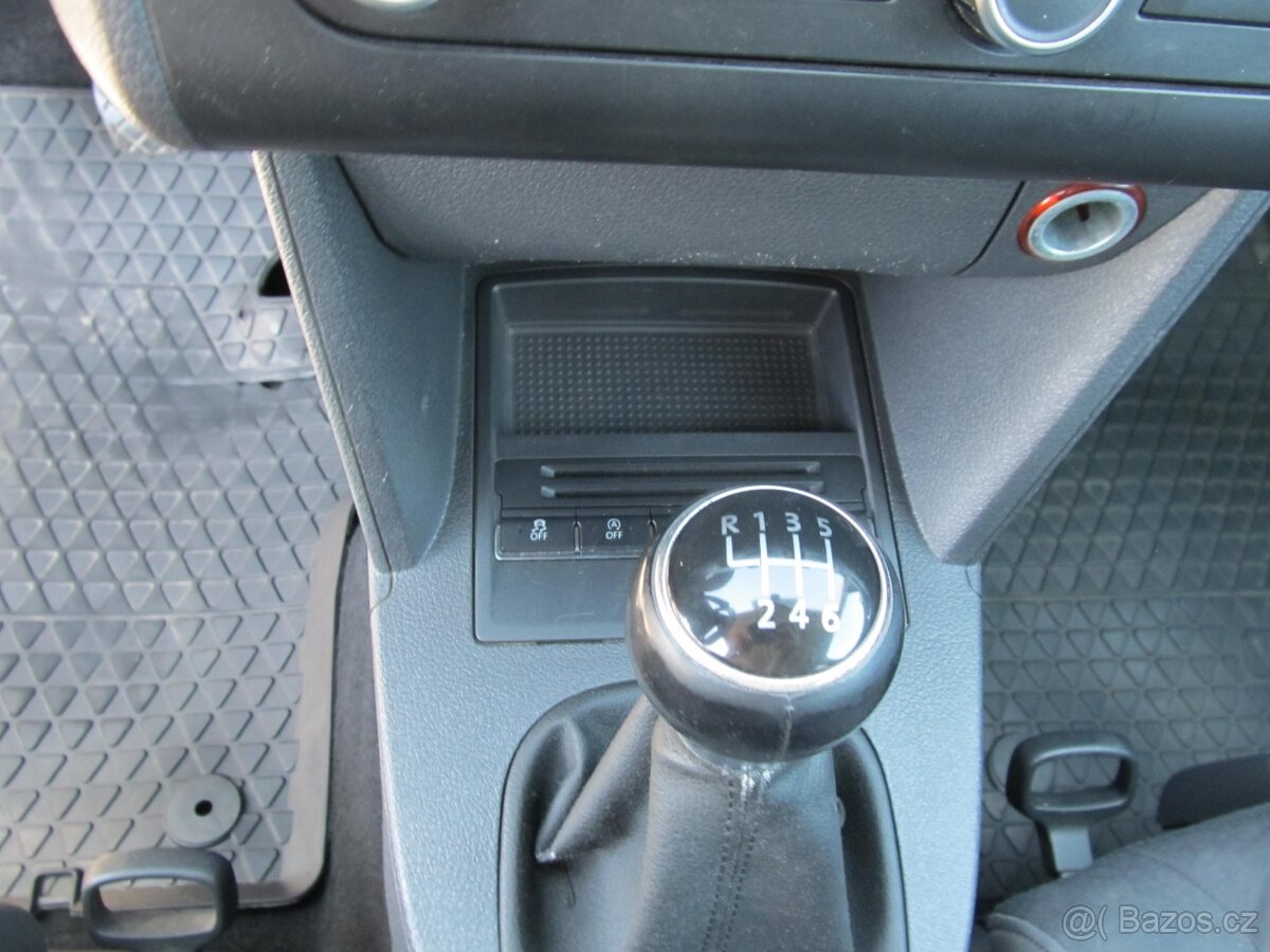 Volkswagen Touran 2.0 TDI 7 míst - 11