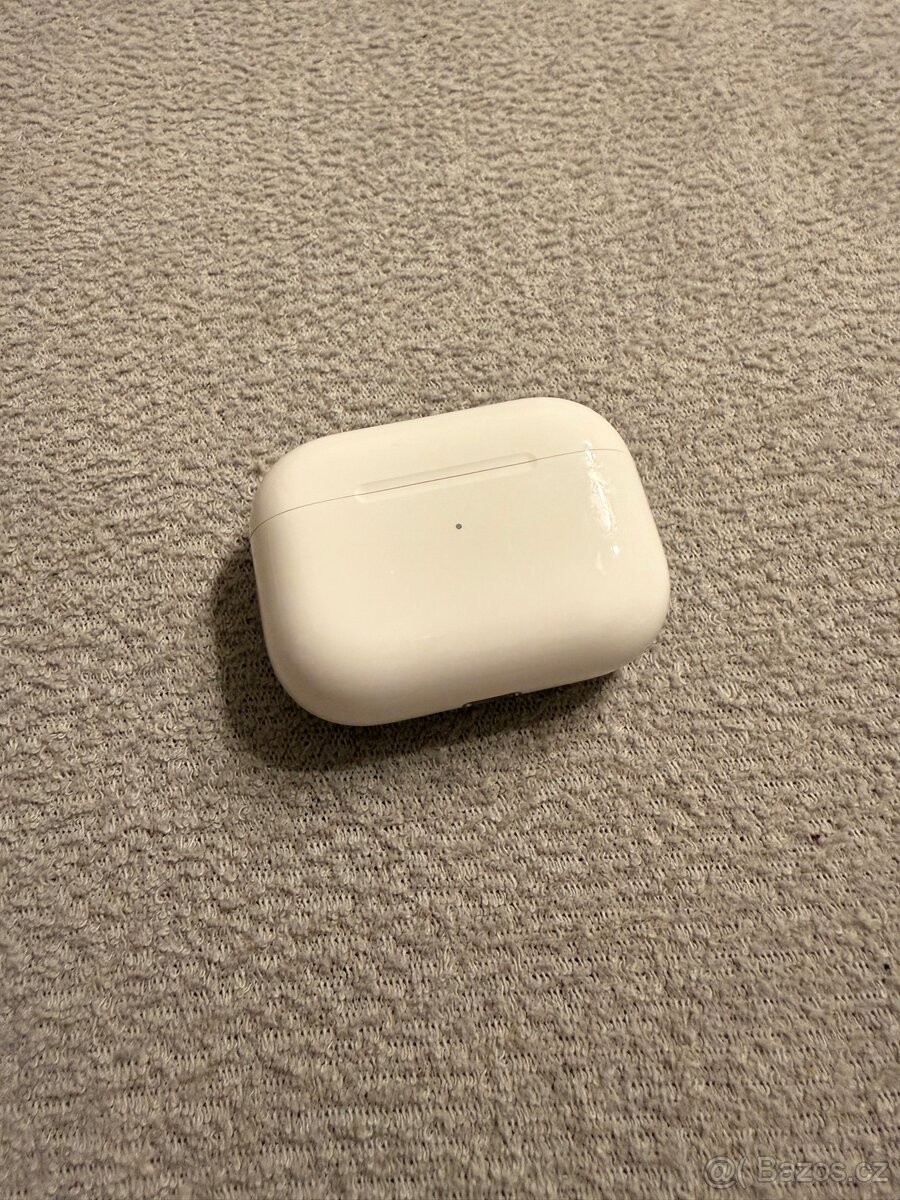 Apple Watch Series 6 + Apple AirPods Pro - 11