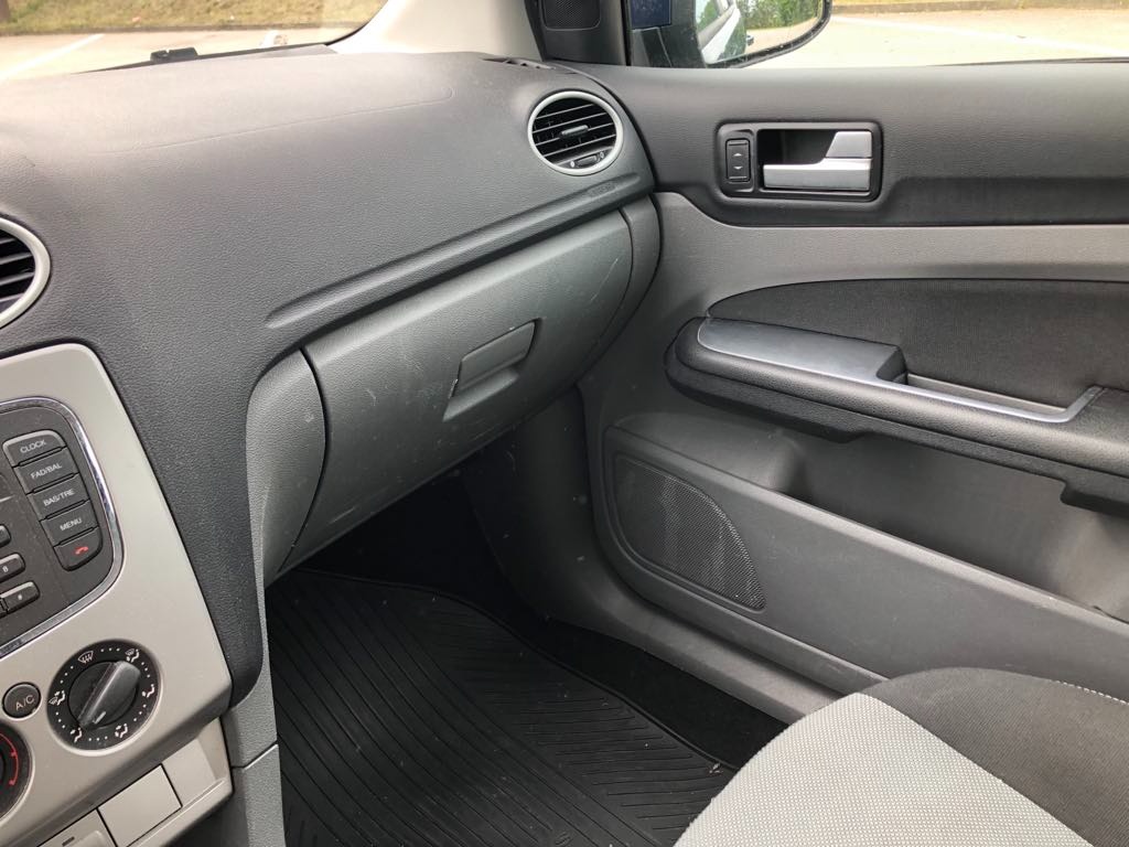 Ford Focus 1.6 - - 11