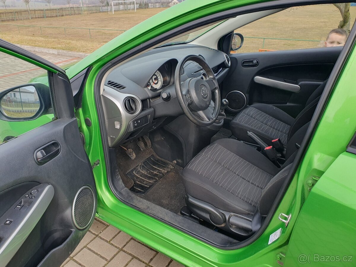 Mazda 2. 1.3i nová stk - 11