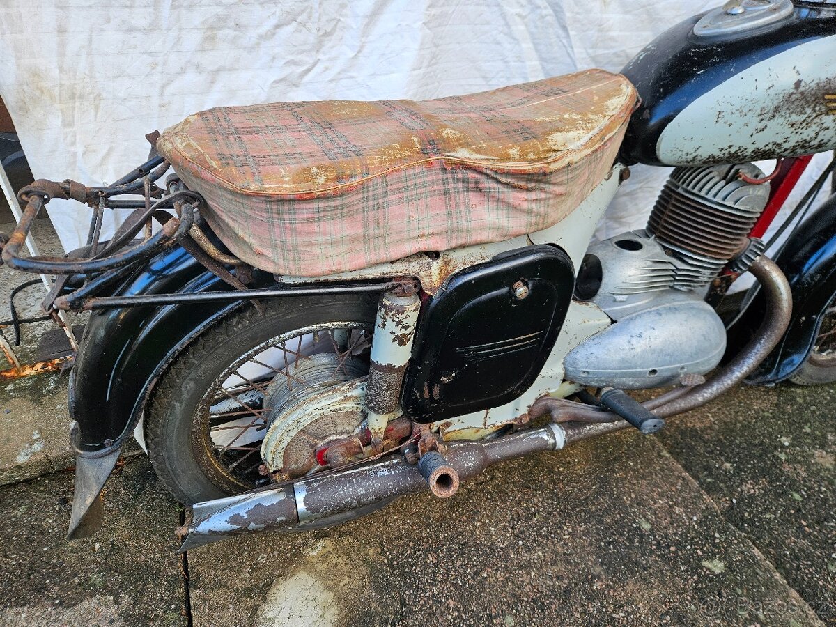 Jawa 250 Ambassador - 11