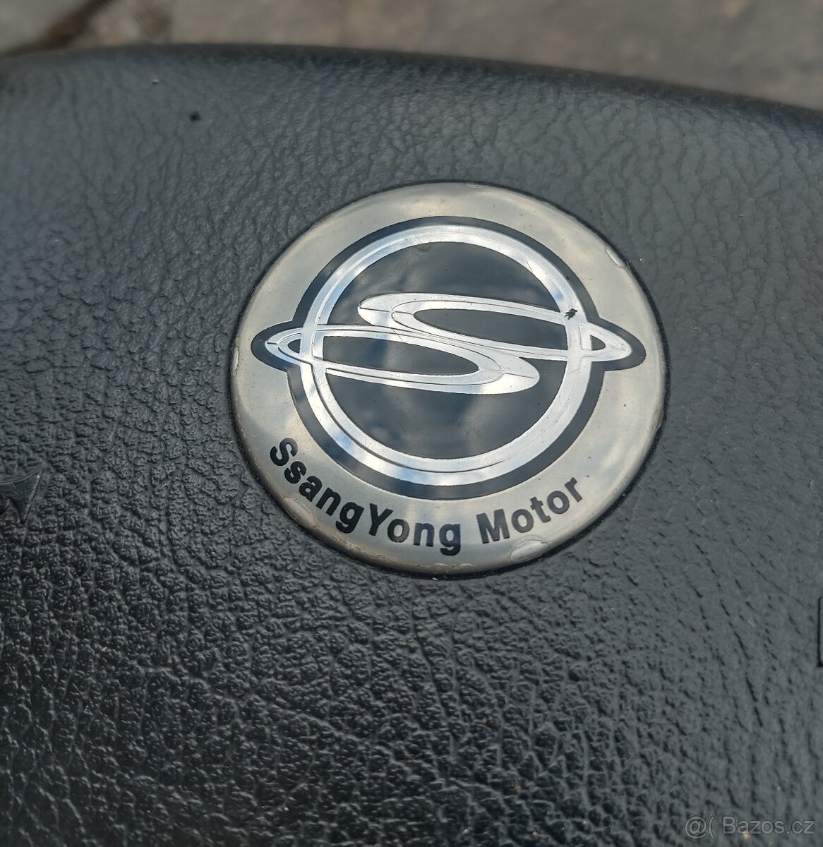 Ovladače stahováni oken, ventilátor, airbag, emblem Rexton - 11