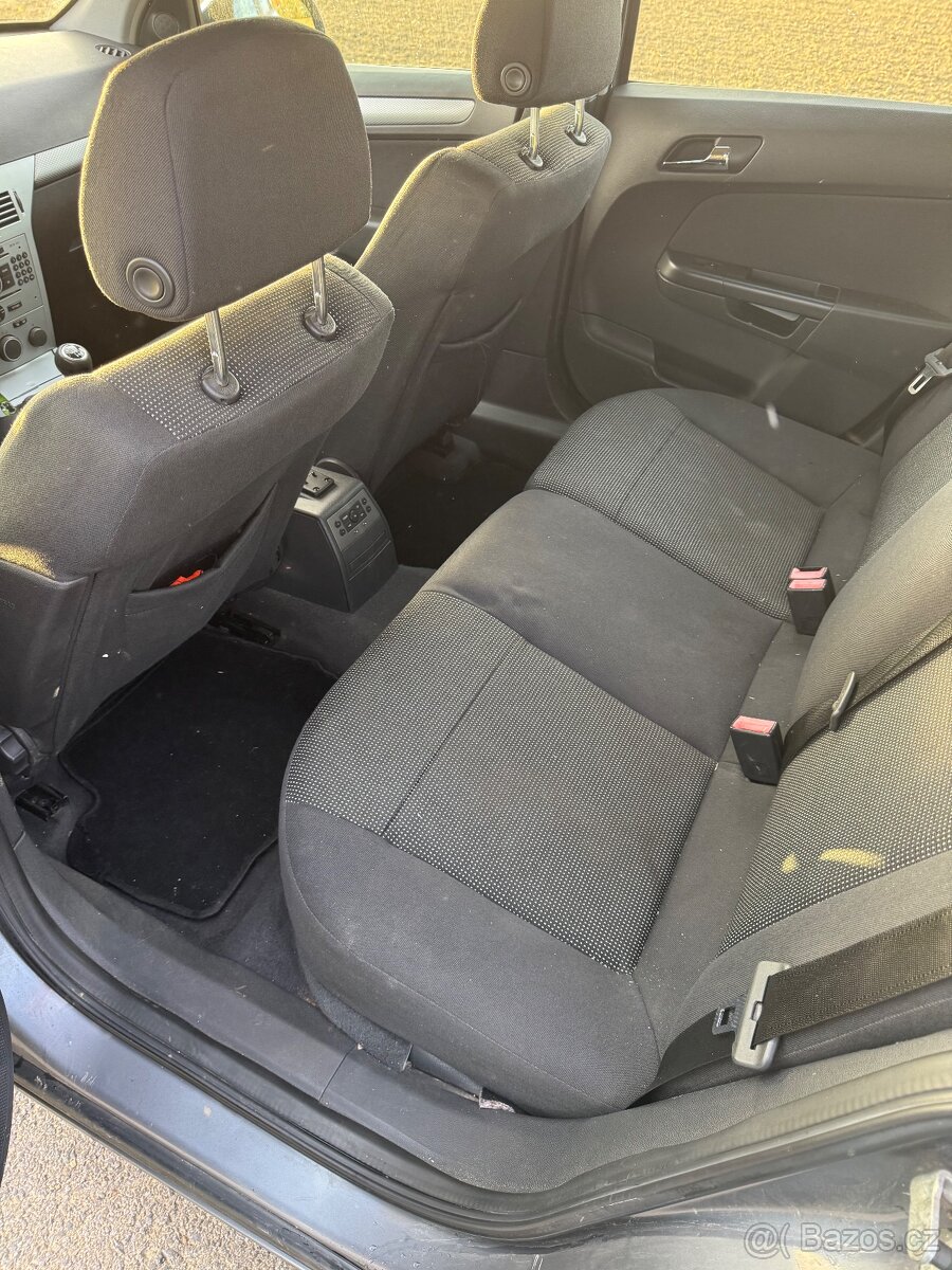 Opel Astra H 1,9cdti 110kw nepojízdné - 11