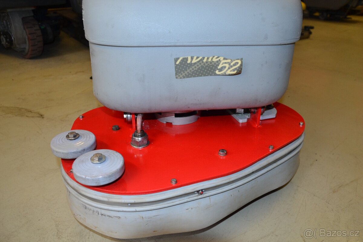 Podlahový mycí stroj Comac Abila 52 BT - 11