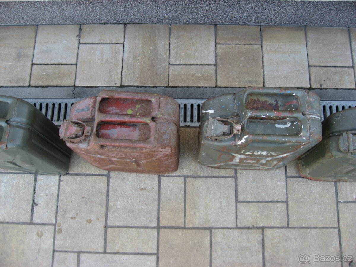 Prodám plechové kanystry ČSA - 11