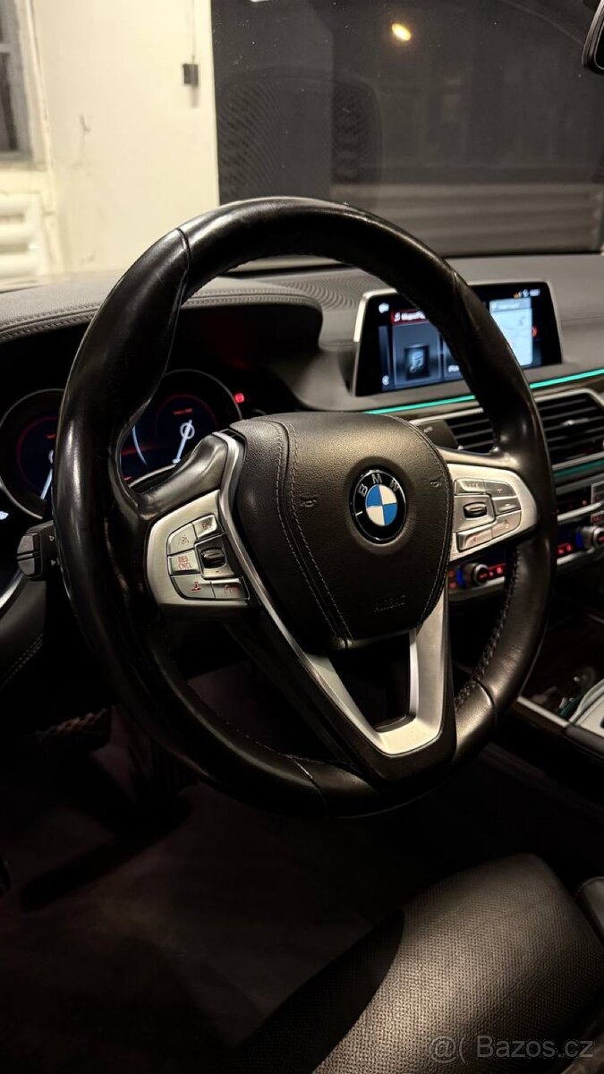 BMW 740d xDrive G11 výbava - 11