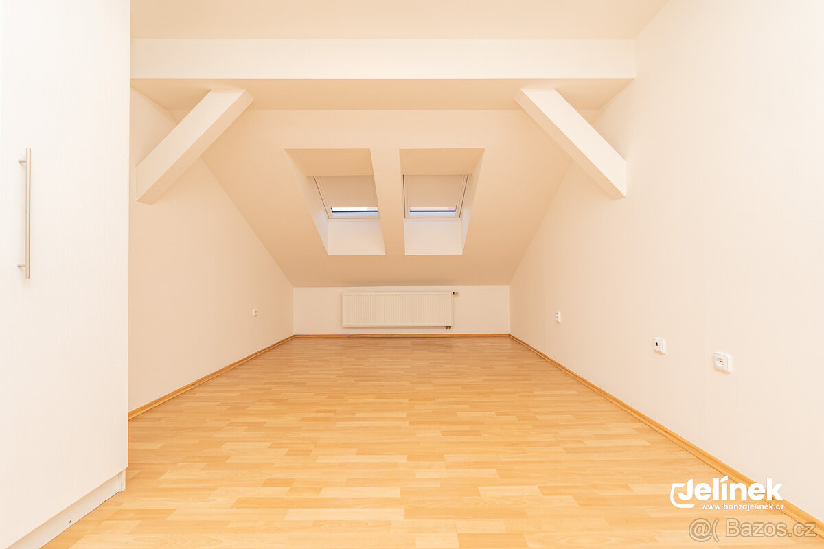 Pronájem prostorného bytu 5+kk po kompletní rekonstrukci se - 11