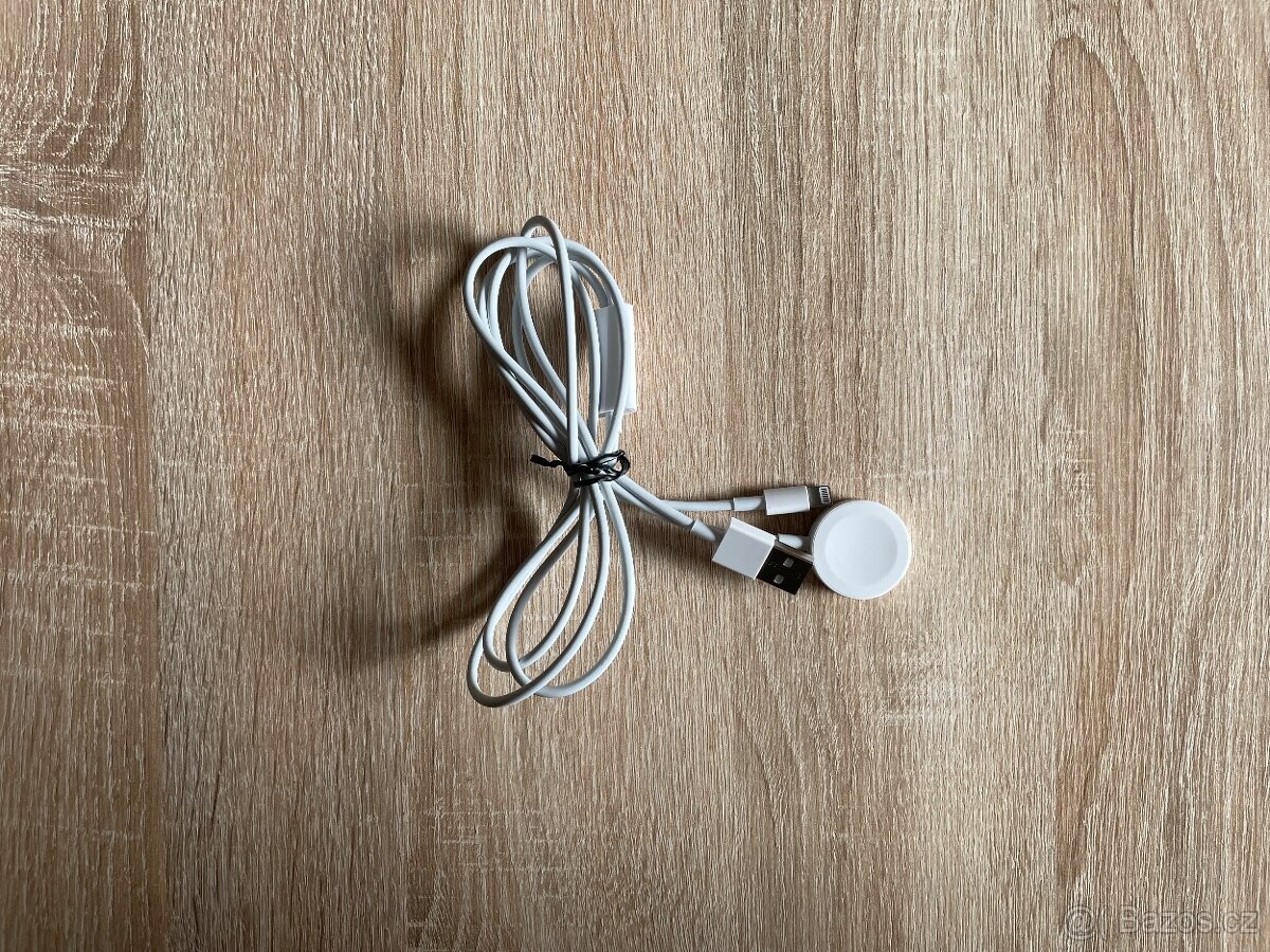 Apple Watch 7 45 mm s příslušenstvím - 11