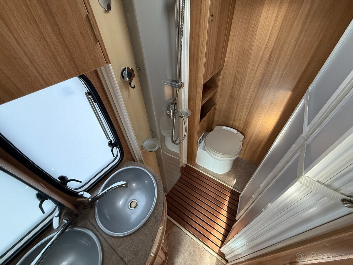 Obytné auto -Ford Transit Chalusson Flash, markýza, předstan - 11