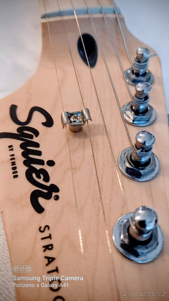 Fender Squier Stratocaster - 11