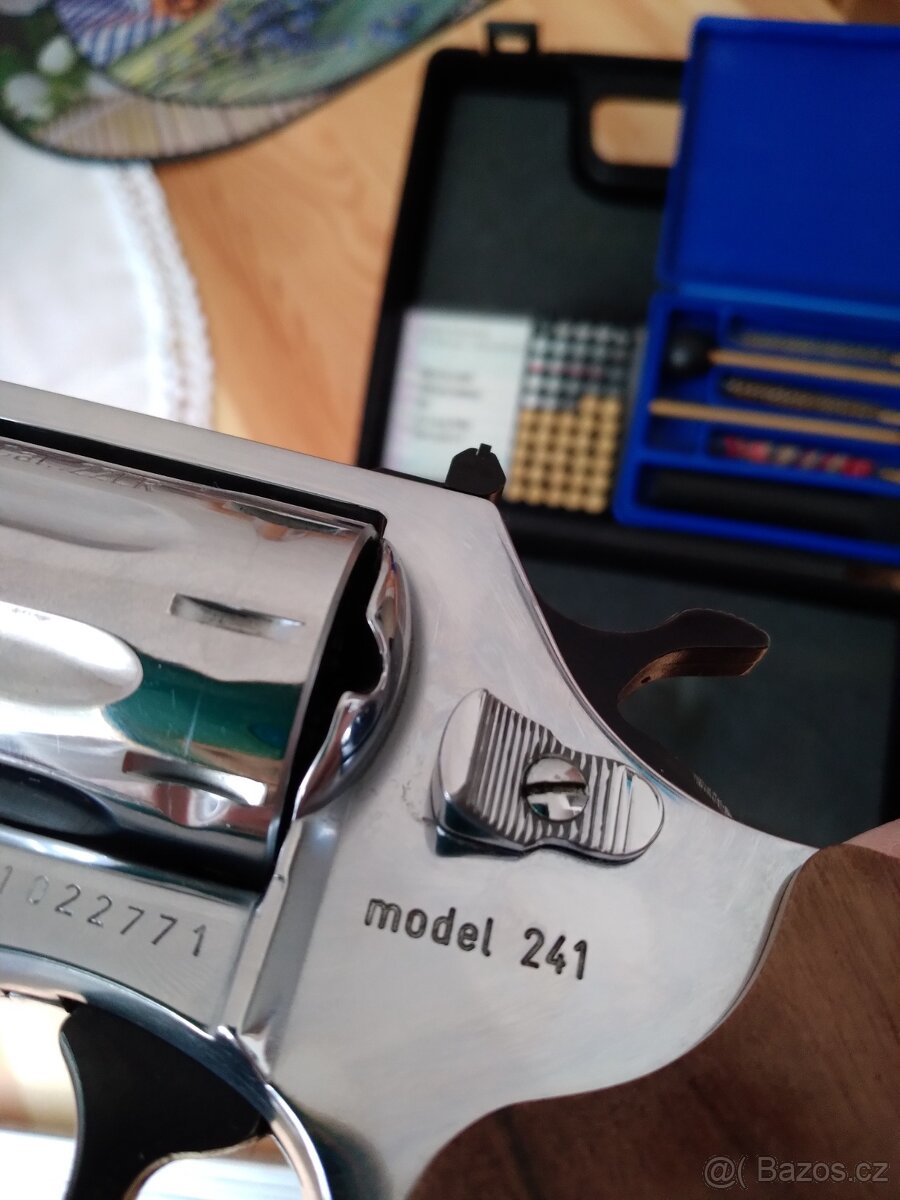 Revolver Holek Brno 241 - 11