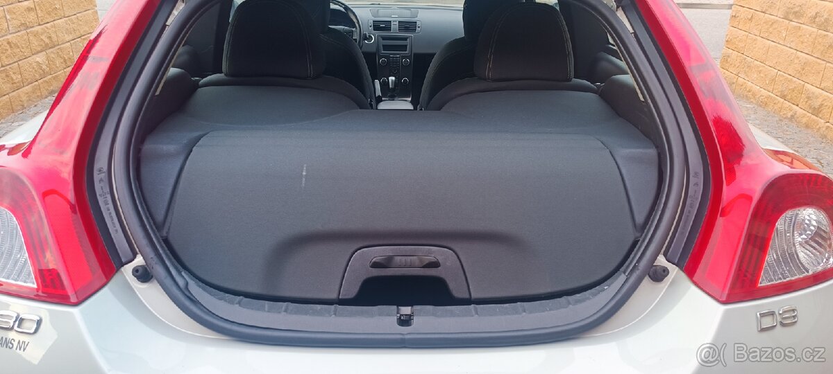 Volvo C30 2.0 diesel 110kw D3, 5 válec,r-design,2010 - 11