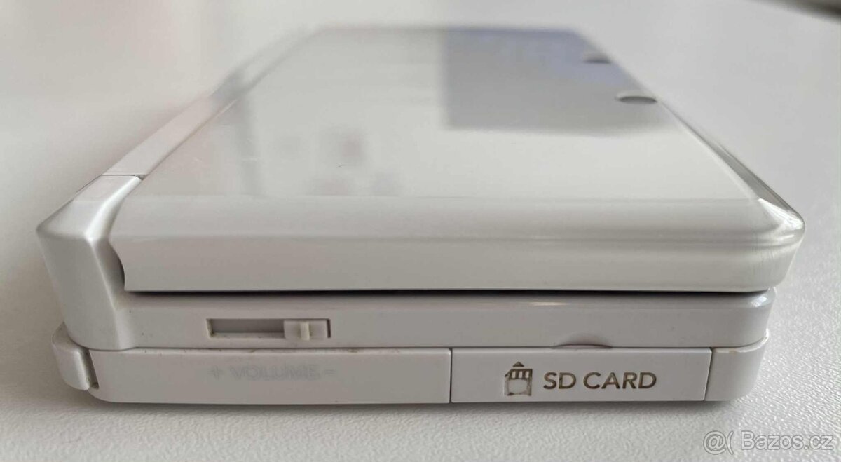 Nintendo 3DS White + 64GB SD karta - 11