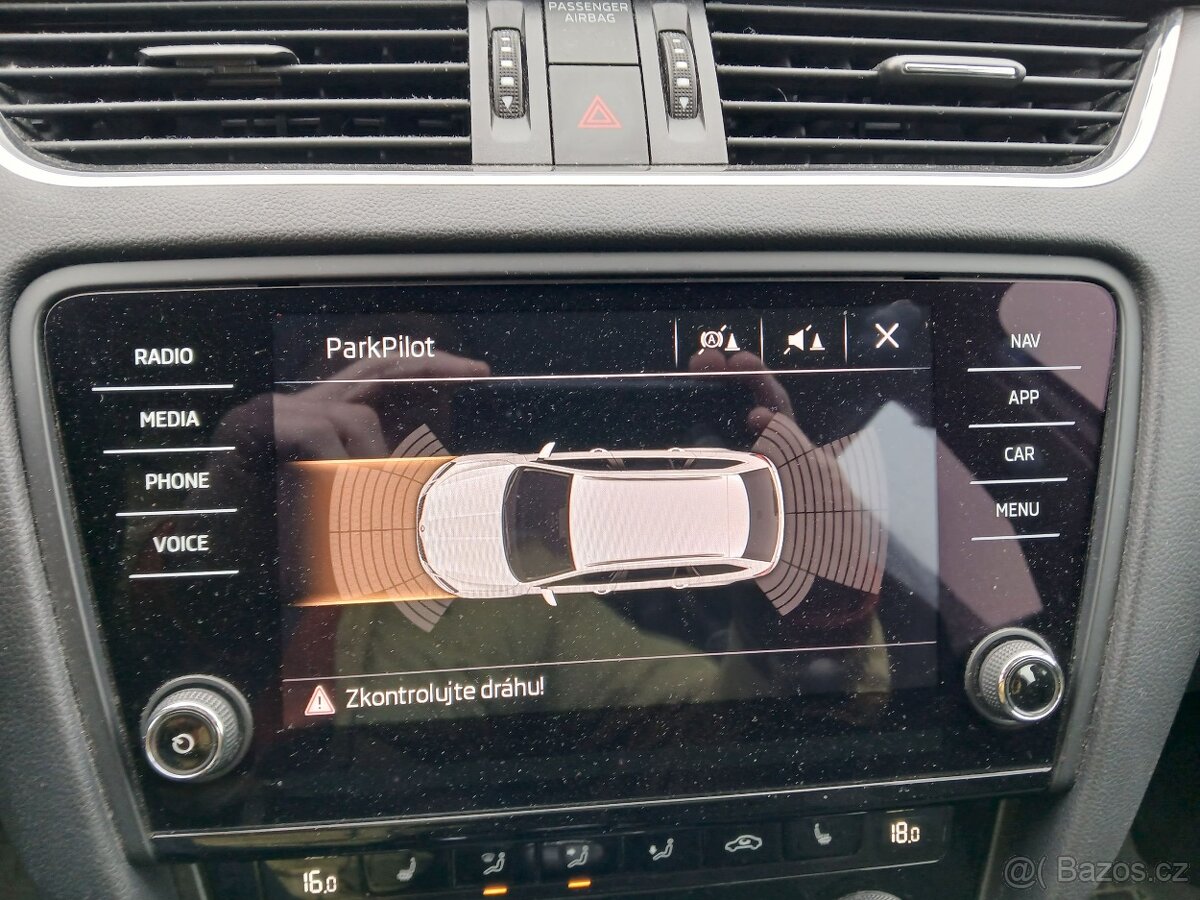 ŠKODA Octavia Combi Style 2,0 TDI 110 kW - 11