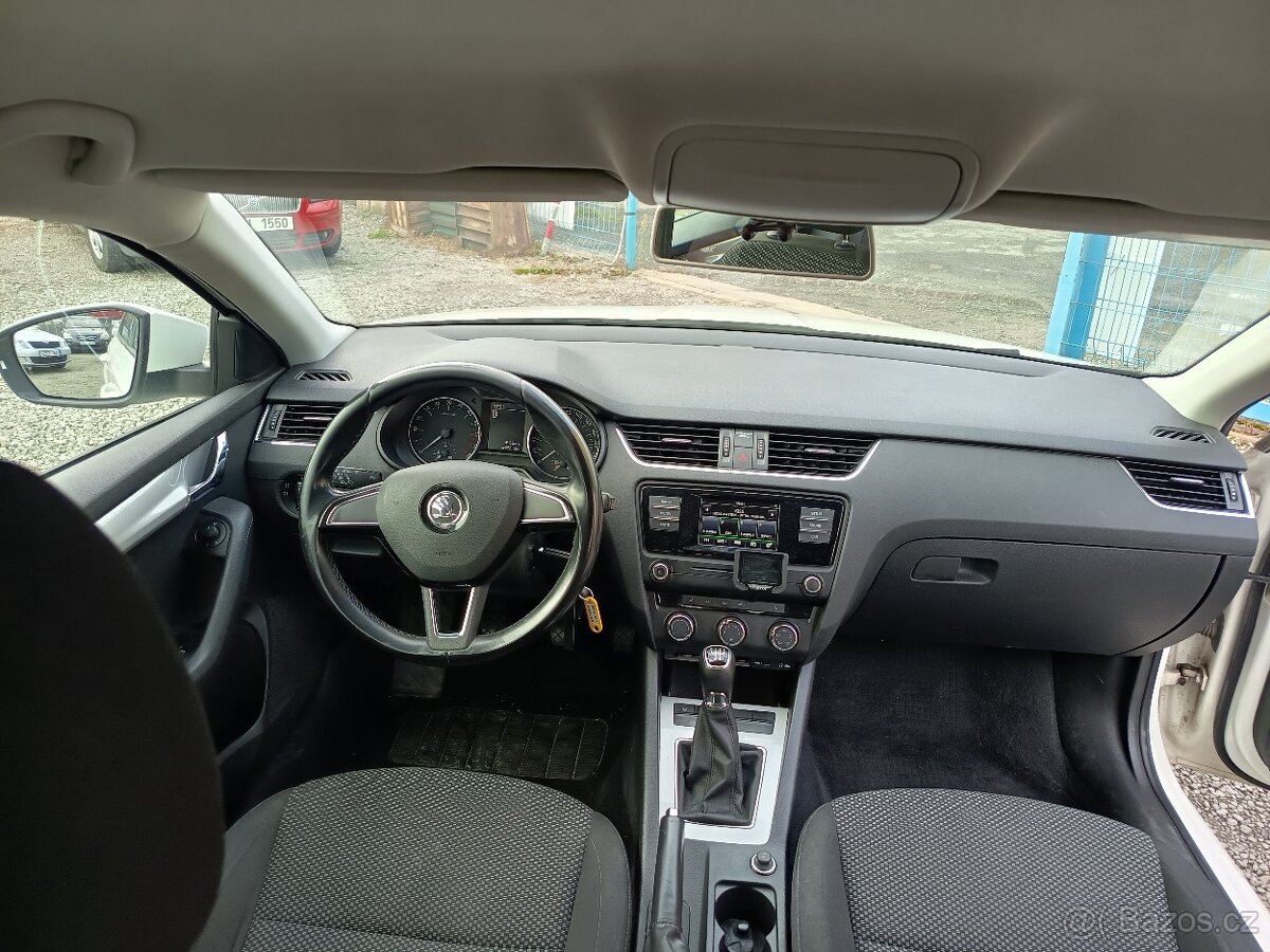 ŠKODA Octavia 1,6TDI Ambition 1 maj ČR DPH - 11