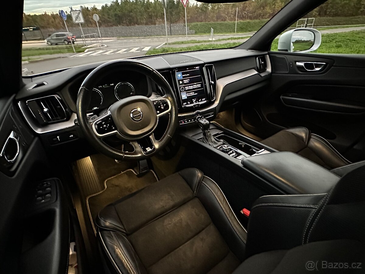 Volvo XC60,D5,R-Design,1.Maj,CZ - 11