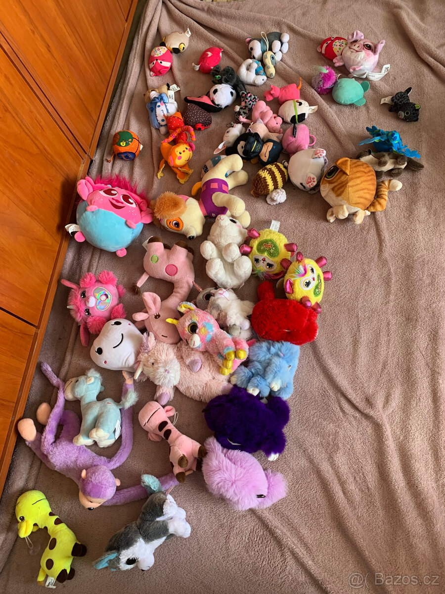 Sbírka plyšáků - přes 400 kusů, dále set Furby 2005 - 11