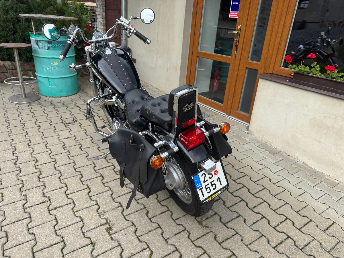 Suzuki VS 800 Intruder - 11