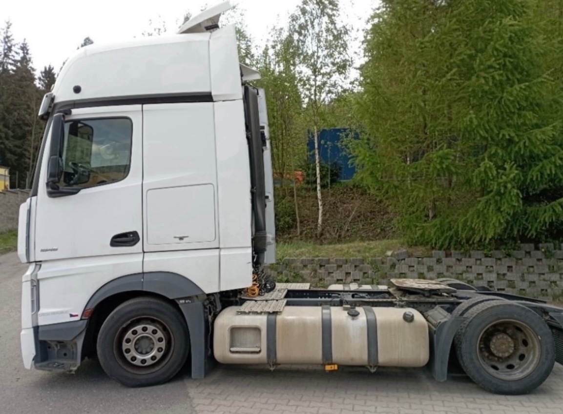Mercedes Benz Actros 1845 - 11