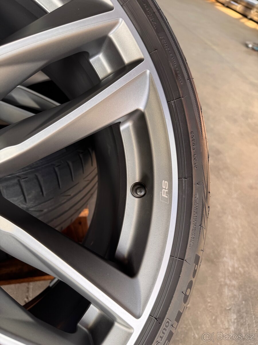 Original AUDI RS R19 - 11