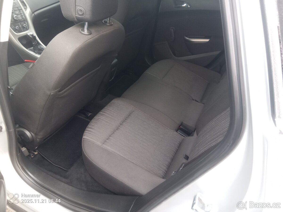 Opel Astra Kombi 1.4 benzín 124.000 km 2011 - 11