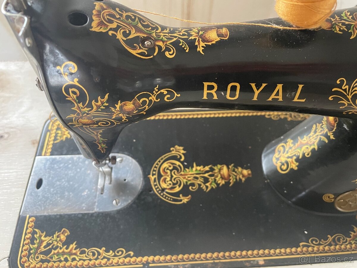 Starožitný šicí stroj ROYAL - 11