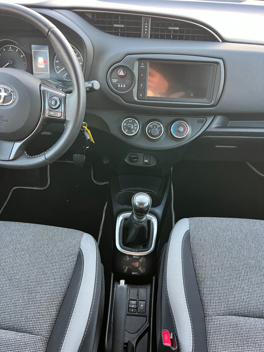 ►TOYOTA YARIS 1.5 82KW DUAL VVT iE Y20 EDITION SPORT AC - 11