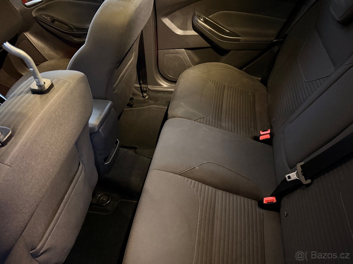 Ford Focus combi 1.5 EcB 110kW manuál - 11