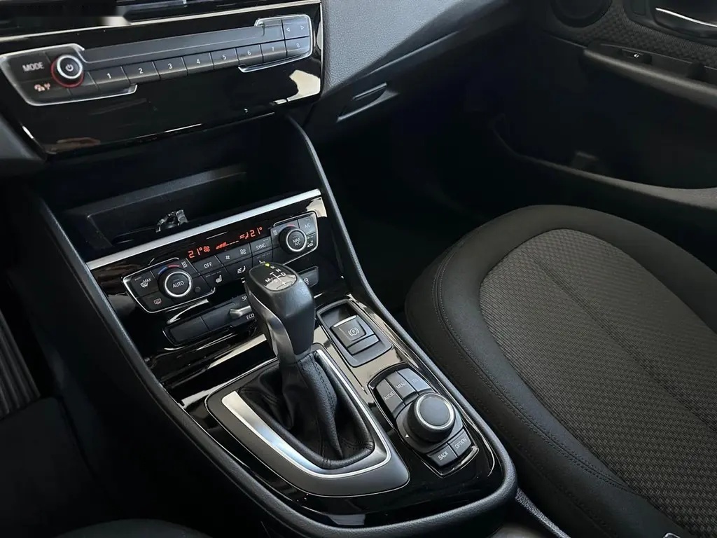 BMW Řada 2, 218i Active Tourer - CZ - - 11