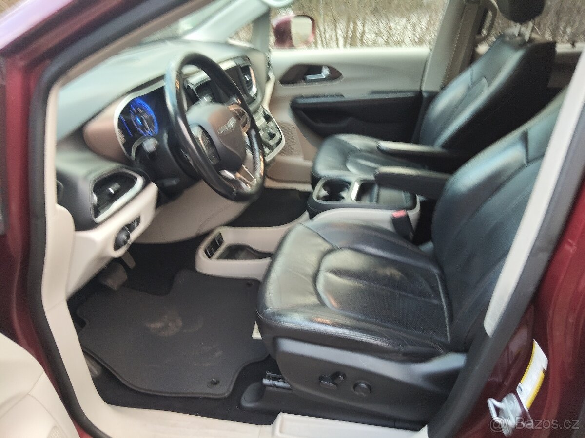 Chrysler Pacifica - 11