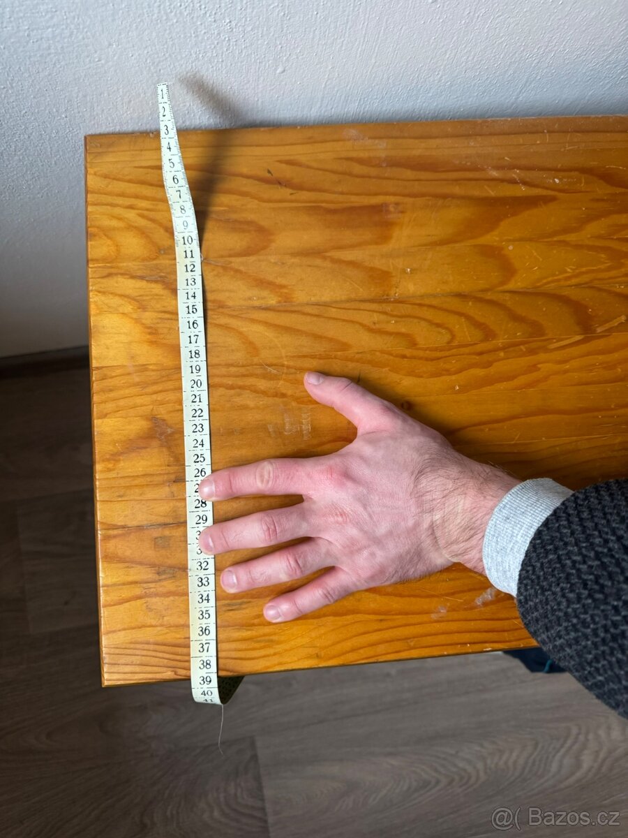 Komoda, stolek na kolečkách - 11