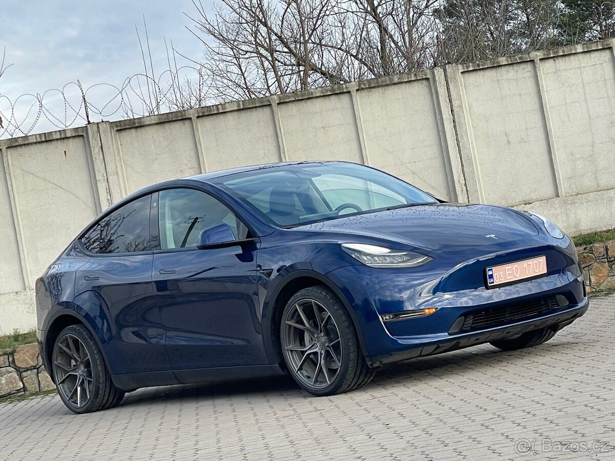 Tesla Y 2022 rok - 11